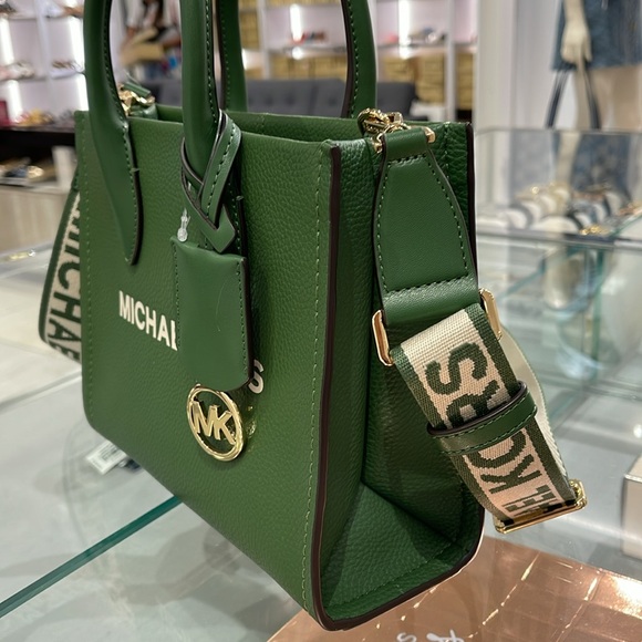 Michael Kors Mirella Small Pebbled Leather Shopper Crossbody XBODY Bag MK
NWT - Picture 7 of 16